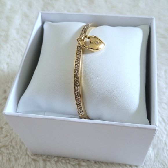 ✨️HP✨️ Michael Kors Dangling Gold💛 Heart Bangle Bracelet - NIB - Picture 5 of 16